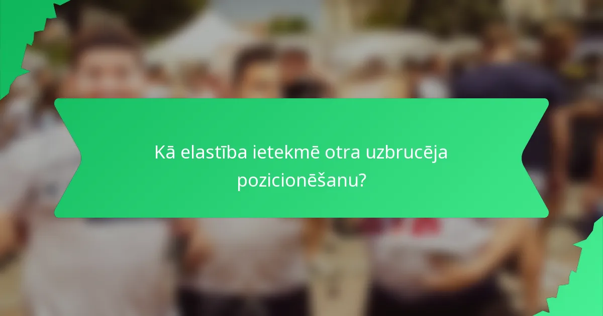 Kā elastība ietekmē otra uzbrucēja pozicionēšanu?