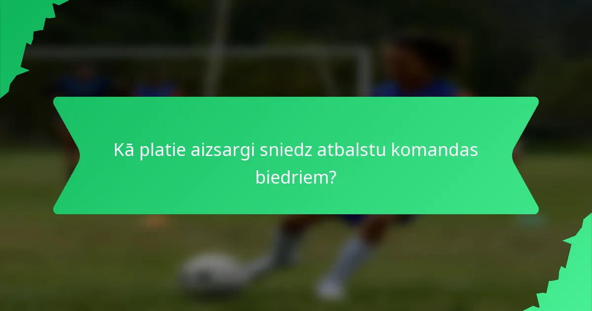 Kā platie aizsargi sniedz atbalstu komandas biedriem?