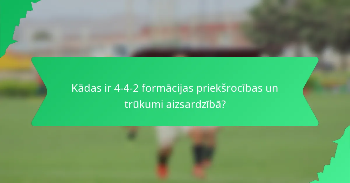 Kādas ir 4-4-2 formācijas priekšrocības un trūkumi aizsardzībā?